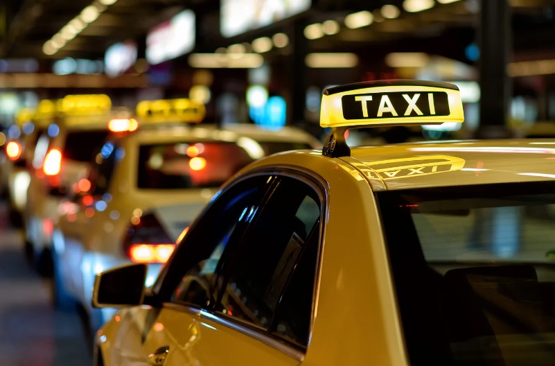 Taxis Stirling to Glasgow Airport 